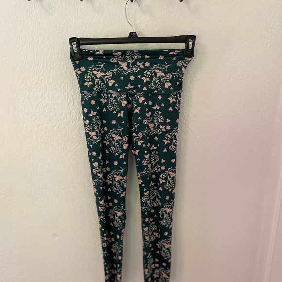 Beyond yoga floral pants size small - Picture 2 of 8